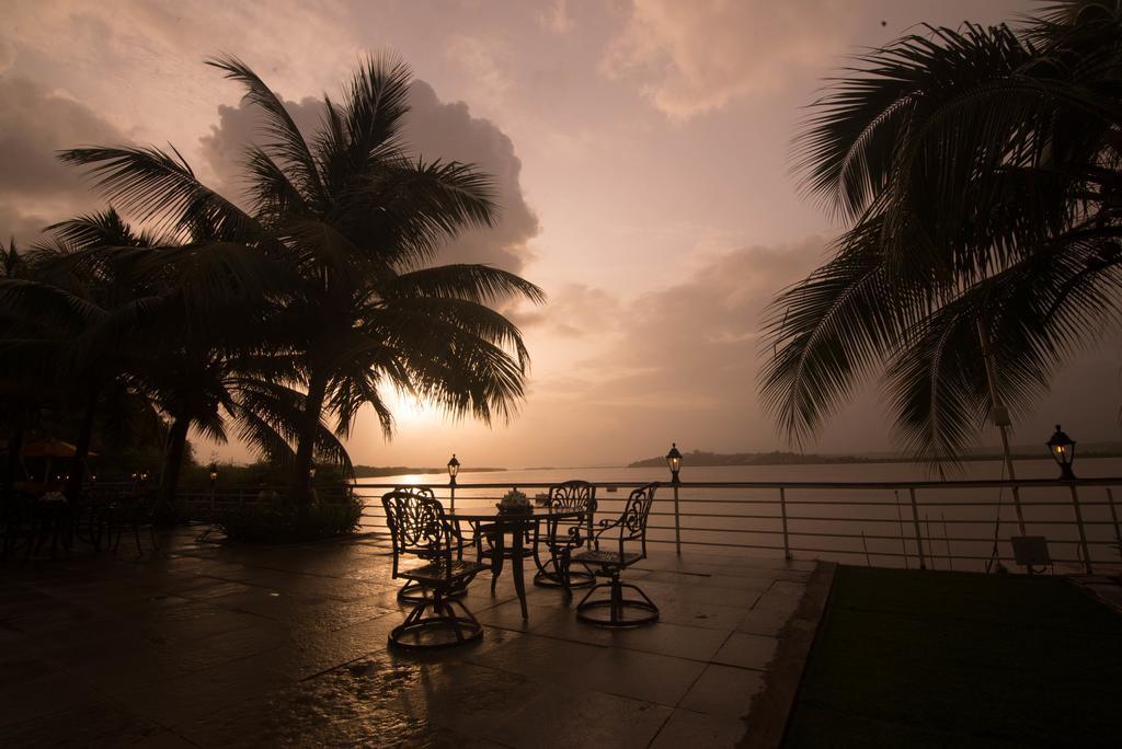 Deltin Palms Riverfront Panaji Dış mekan fotoğraf